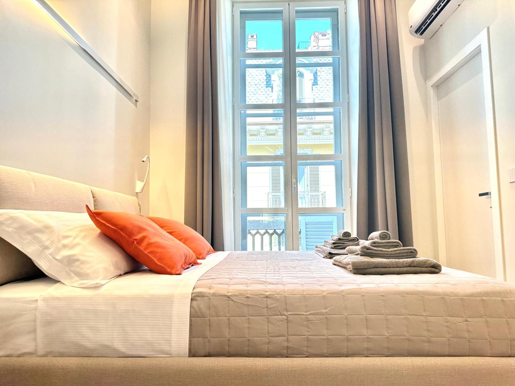 Savoy Luxury Apartment City Center Торино Екстериор снимка